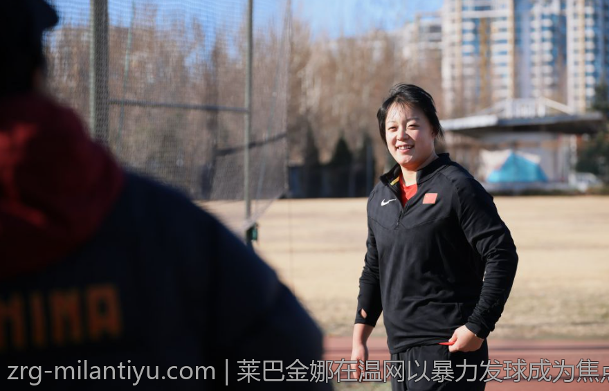 莱巴金娜在温网以暴力发球成为焦点赛事选手